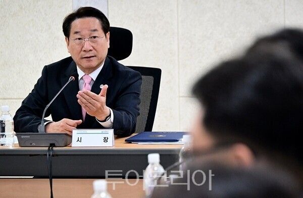 유정복 인천광역시장이 27일 시청 공감회의실에서 열린 '청렴대책추진단 2026년도 제1차 정기회의'에서 인사말을 하고 있다.