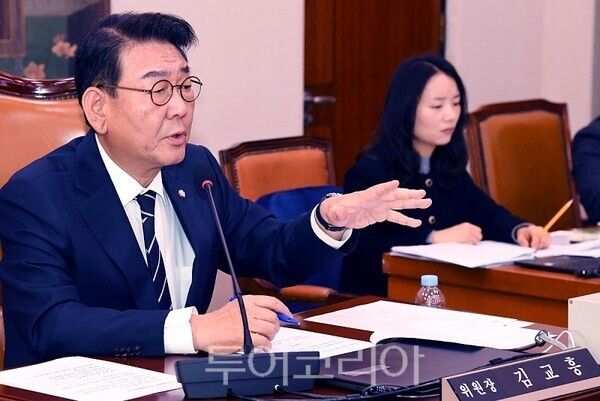 김교흥 국회 문체위원장이 27일 서울 여의도 국회에서 열린 문화체육관광위원회에서 발언하고 있다. 2026.03.27. / 투어코리아 이창호 기자