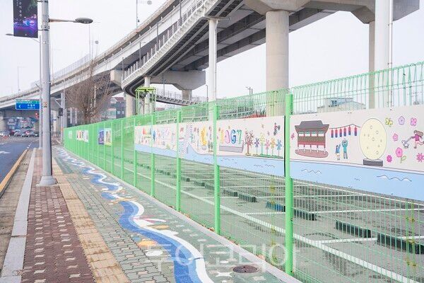 접근성 개선사업(계양아라온~황어장터 역사문화센터 보행유도_디자인 벽화 및 바닥 유도선)