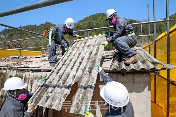 임실군이 ‘2026년 폐슬레이트 수거의 해’ 사업을 전격 추진한다고 밝혔다. /사진-임실군