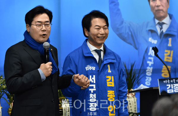 7일 오후 인천 서구 가정동 벨라미센텀 5층에서 김종인 서구청장 예비후보 선거사무소 개소식에서 박찬대 의원이축사를 하고 있다.&nbsp;2026.03.07. / 투어코리아 이창호 기자