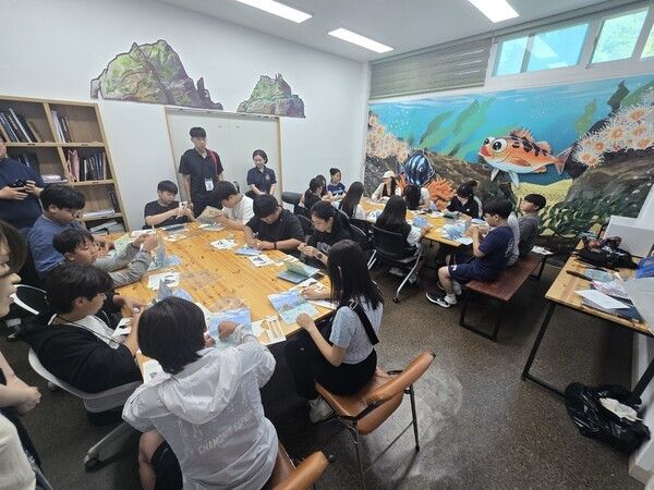 독도박물관 어린이.청소년대상 독도해설사 프로그램 참여자 모습(사진제공=울릉군청)