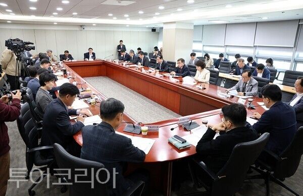 ▲13일 충남도청에서 열린 제84차 실국원장회의 모습. /사진-충남도