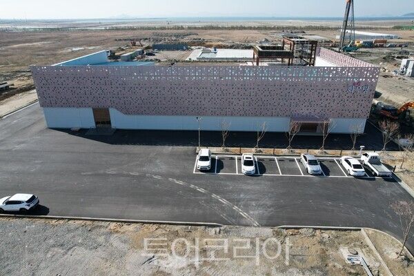새만금 수산식품단지 민간 1호 공장. /사진-군산시