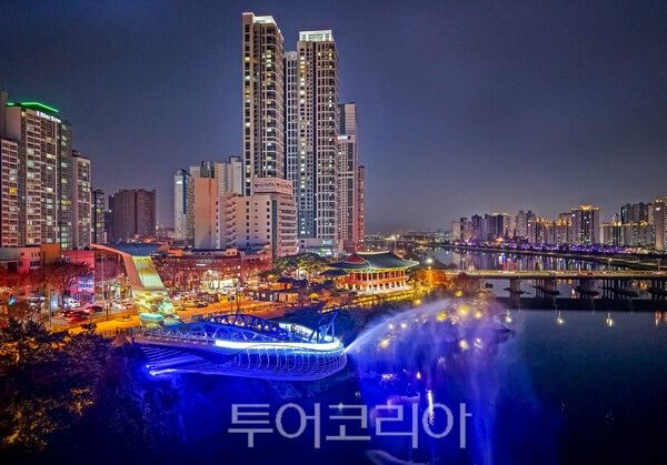 울산의 새로운 관광명소로 떠오른 울산 태화루 스카이워크./사진-울산시