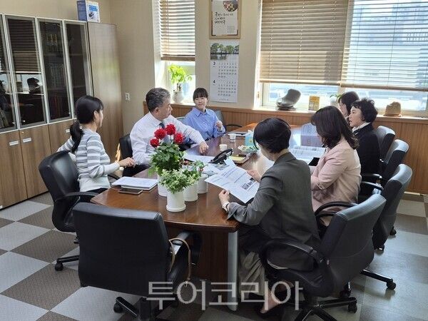 한국농어촌공사 강원지역본부는 지난 15일 강원본부에서 한국여성농업인강원특별자치도연합회 임원진과 간담회를 진행했다. /사진-한국농어촌공사 강원지역본부