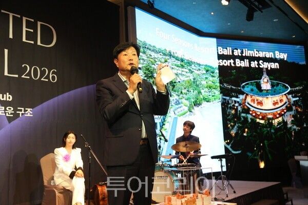 마타하리투어 송기화 대표가 ‘Luxury Bali Connect Korea 2026’에서 발표를 진행하고 있다. / 사진- 마타하리투어
