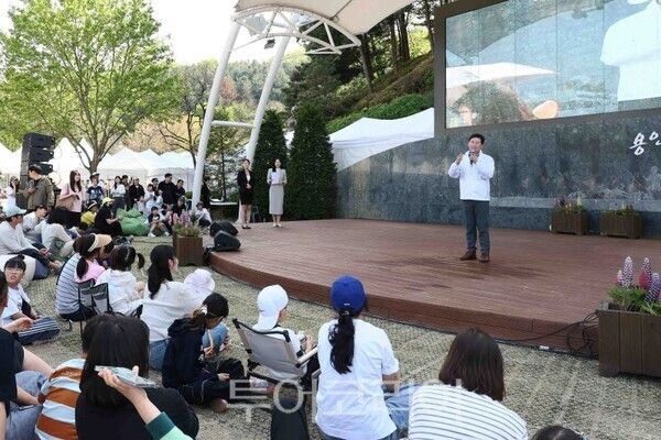 '봄을 그려 봄' 행사장/투어코리아뉴스 정명달 기자