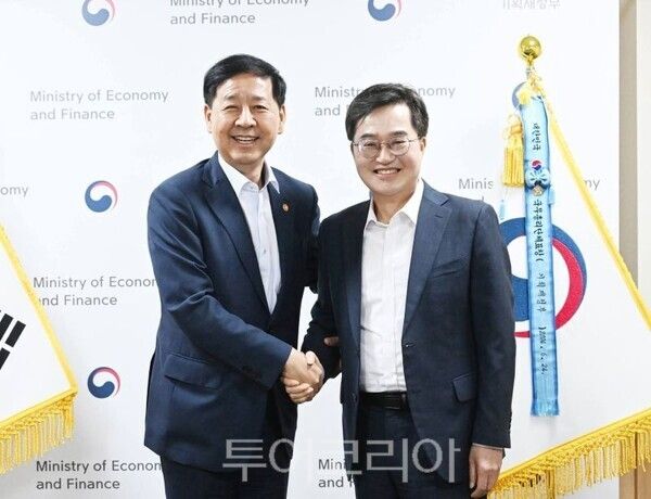 기배부차관과 김동연 지사/투어코리아뉴스 정명달 기자&nbsp; &nbsp;사진=김동연 SNS