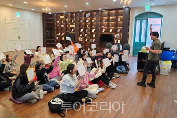 사진_석조전에서 만난 세계 체험모습, 궁능유적본부 덕수궁관리소 제공