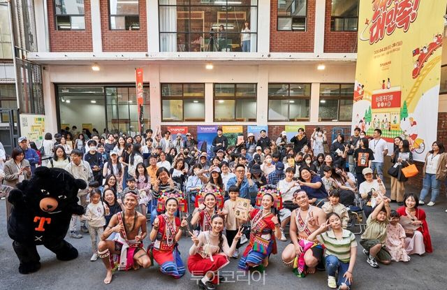 타이완 로드쇼에서 A-R-T무용단과 DJ루니의 공연을 펼쳐 호응을 얻었다./사진-타이완관광청