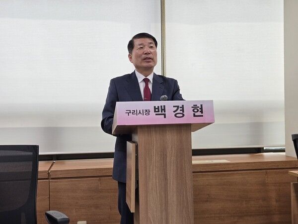 ▲&nbsp;백경현 구리시장이 3일 기자회견을 열고 최근 제기된 재산 신고 관련 의혹에 대한 입장을 밝히고 있다. / 사진 = 김용선 기자&nbsp;