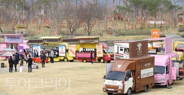 ▲공주기부푸드트럭 모습. /사진-류석만 기자