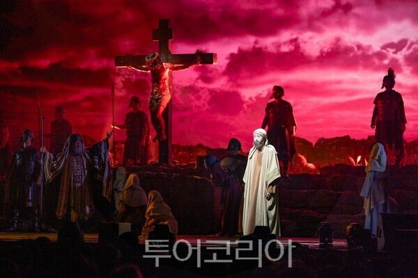 2026 세계 기독교 부활절 연합예배 중 그라시아스합창단의 부활절 콘서트 '워 유 데어(Were You There)'가 공연되고 있다./사진-투어코리아 김교환 기자