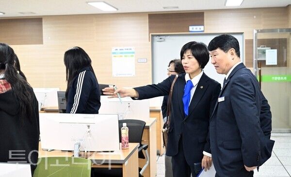 ▲김현옥(오른쪽 두 번째) 세종시의원이 지난 3일, 캐나다 셰리던 대학교(Sheridan College) 총장단과 세종장영실고등학교를 방문해 교육 협력 방안을 집중 논의했다. /사진-세종시의회