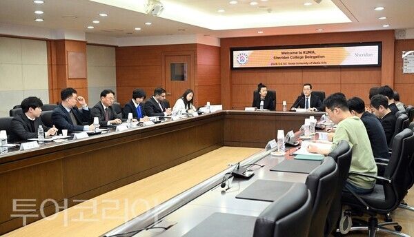 ▲김현옥(왼쪽 네 번째) 세종시의원이 지난 3일, 캐나다 셰리던 대학교(Sheridan College) 총장단을 한국영상대학교로 초빙, 교육 협력 방안에 대해 집중 논의하고 있다. /사진-세종시의회