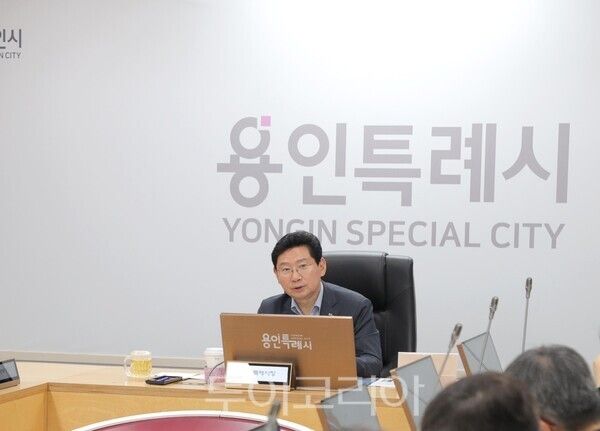회의 주재하는 이상일 시장/투어코리아뉴스 정명달 기자