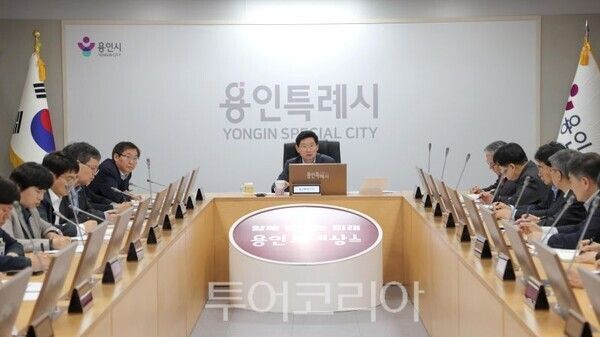용인특례시 간부회의 모습/투어코리아뉴스 정명달 기자