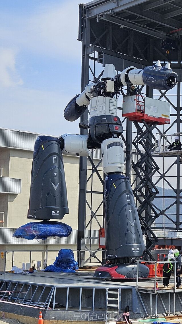 모습 갖춰가는 움직이는 로봇태권브이/사진=유경훈 기자