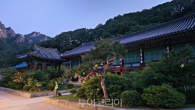 무산스님이 입적한 대한불교조계종 제3교구 본사 설악산 신흥사&nbsp;ⓒ 투어코리아