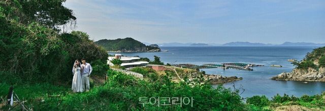 남해의 작은 섬 조도가 특별한 웨딩 무대로 변신한다 / 사진-남해군
