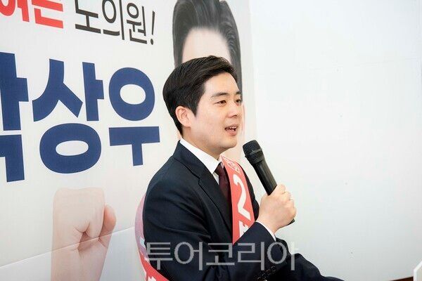 국민의힘 박상우 경기도의원 후보가 지난 9일 오후 김포시 운양동 선거사무소에서 개최한 개소식에서 핵심 공약을 발표하고 있다.