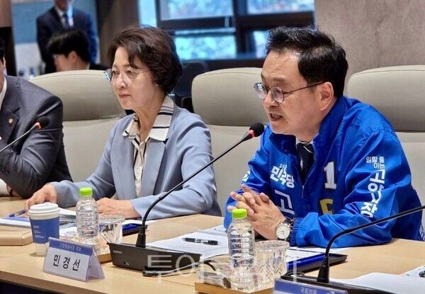 민경선 고양시장 후보와 추미애 경기도지사 후보/투어코리아뉴스 김경남 기자