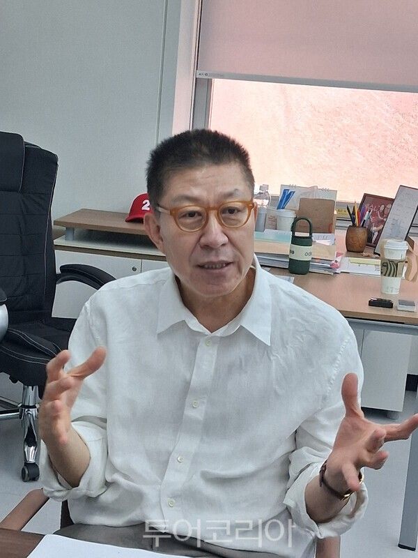 박형준 부산시장 후보가 지난 19일 언론인과의 인터뷰에서 발언하고 있다.