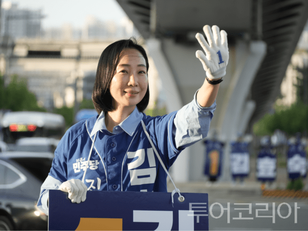 ▲더불어민주당 김효숙 세종시의원 후보 거리 선거유세 모습. /사진-김효숙 후보 캠프