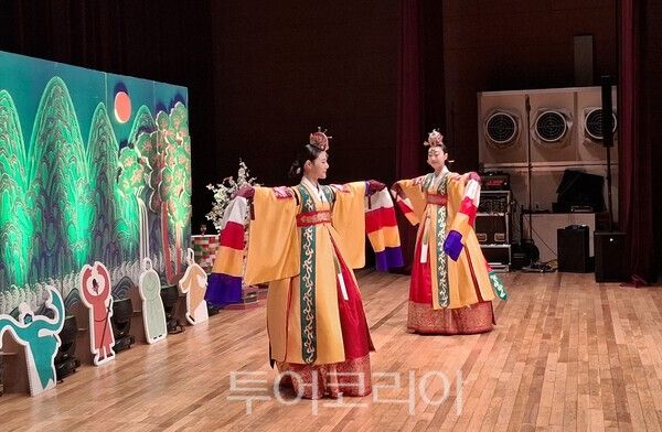 사진 / 울릉도 한마음 회관에서 펼쳐진 궁궐전통공연