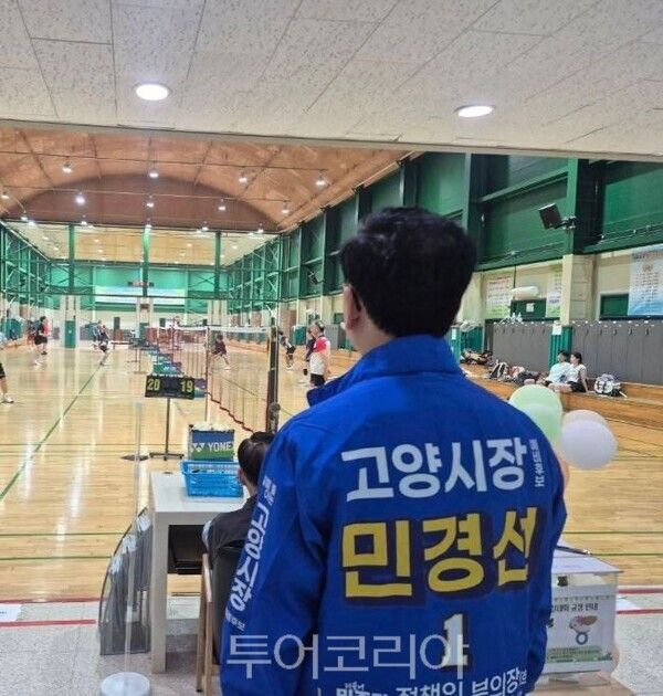 민경선 민주당 고양시장 후보가 선거 운동을 하고 있다/투어코리아뉴스 김경남 기자