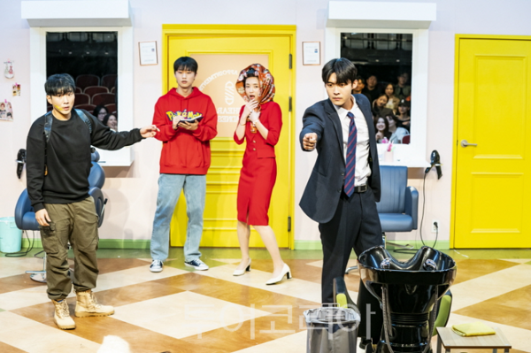 연극 ‘쉬어매드니스’ 공연 모습
