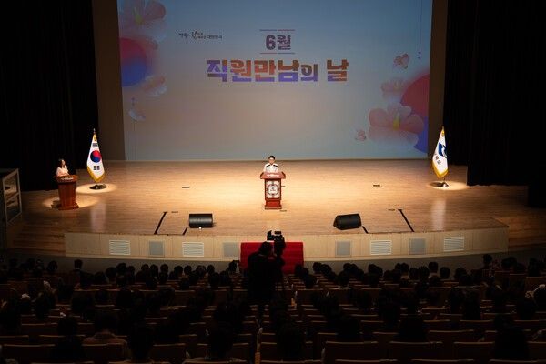 이철우 경북도지사가 선거 후 첫 직원만남 행사에서 인사말을 하고 있다./사진-경북도