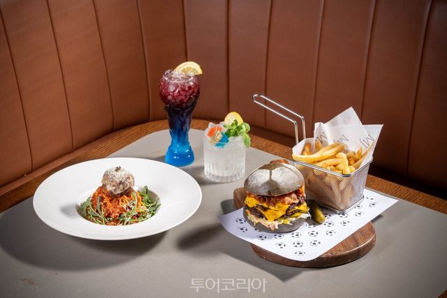MJ23 스포츠 바 앤 그릴’이 이벤트 기간 중 선보이는 GOAL든 세트 메뉴 / 사진-인스파이어