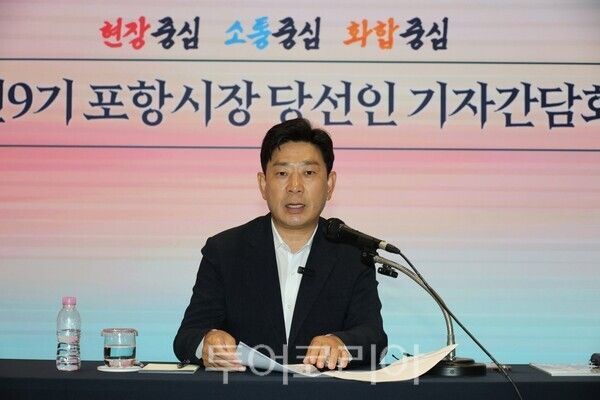 박용선 포항시장 당선인이 17일 첨단해양R&D센터에서 당선 이후 처음으로 기자 간담회를 열었다./사진-포항시