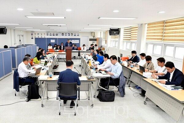 인수위가 지난 15일부터 16일까지 이틀간 주요 부서와 산하기관을 대상으로 업무보고를 받고 있다.
