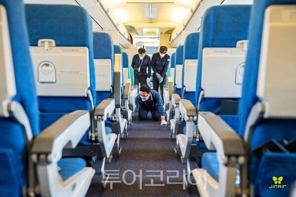 진에어가 경량 카펫 으로 교체한다. /사진-진에어