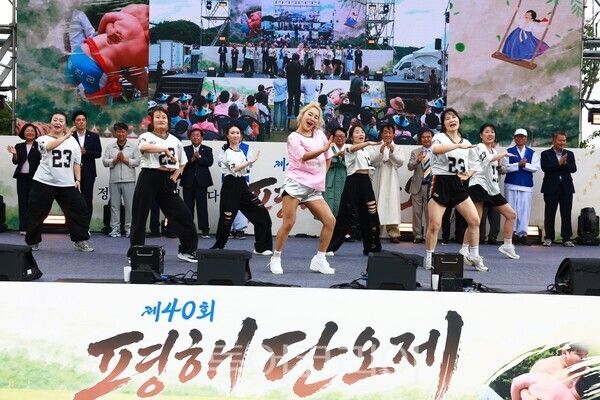 울진군은 지난 6월 20일부터 21일까지 이틀간 평해읍 남대천 체육공원에서 열린‘제40회 평해단오제’를 성황리에 마무리했다./사진-울진군