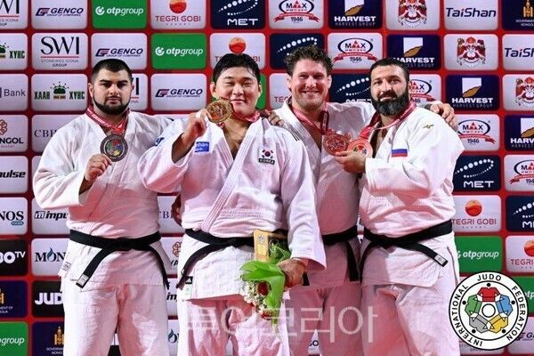 올란바트로 그랜드슬램대회 금.은 매달 합작한 양평군청 유도부/투어코리아뉴스 김경남 기자
