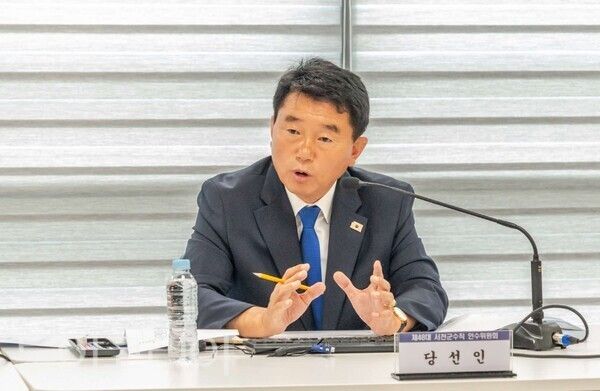 ▲회의를 주재하고 있는 유승광 서천군수 당선인 모습. /사진-인수위