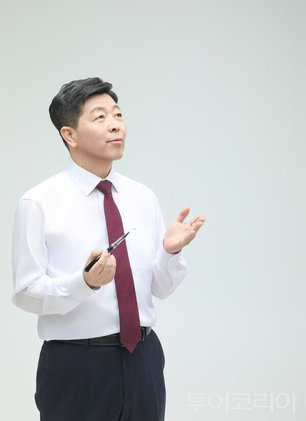 ▲박정주 홍성군수 당선인이 취임 전부터 기존 정치 문법을 깨는 파격 행보를 이어가며 지역사회의 주목을 받고 있다. /사진-인수위