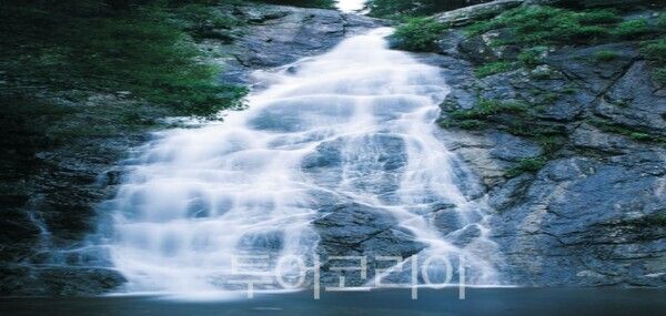문동폭포&nbsp;/사진=거제시