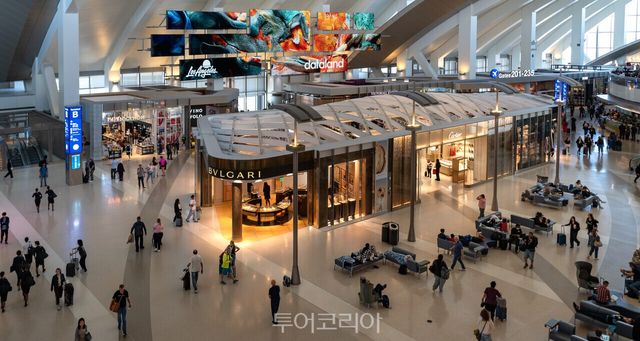 데이터랜드 특별 전시 중인 LA국제공항 청사 내부 전경 /사진 제공- 로스앤젤레스관광청
