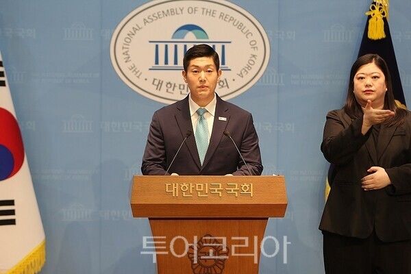 국민의힘 김재섭 의원이 31일 오전 서울 여의도 국회 소통관에서 정원오 더불어민주당 서울시장 예비후보에 대한 기자회견을 개최하고 있다.&nbsp;2026.03.31. / 투어코리아 이창호 기자