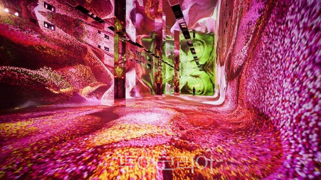세계 최초 AI 아트 뮤지엄 'DATALAND' 내부 전경. 인공지능과 데이터, 빛, 사운드가 결합된 몰입형 공간에서 새로운 예술 경험을 선사한다. /사진제공-로스앤젤레스관광청