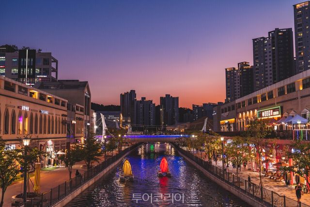 &nbsp;라베니체 금빛수로 야경 / 사진-김포시