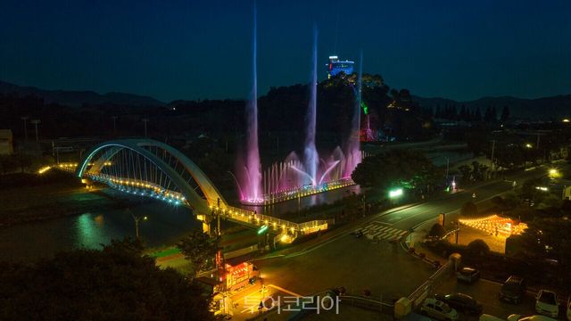 ‘화순 11경’ 중 제10경 화순 꽃강길 음악분수/사진-화순군