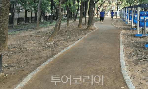 만수4녹지 맨발산책로 전경
