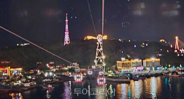 여수해상케이블카에서 바라본&nbsp; 여수 밤바다 야경/사진=유경훈 기자