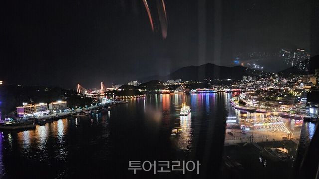 여수해상케이블카에서&nbsp; 바라본 여수밤바다/사진=유경훈 기자&nbsp;